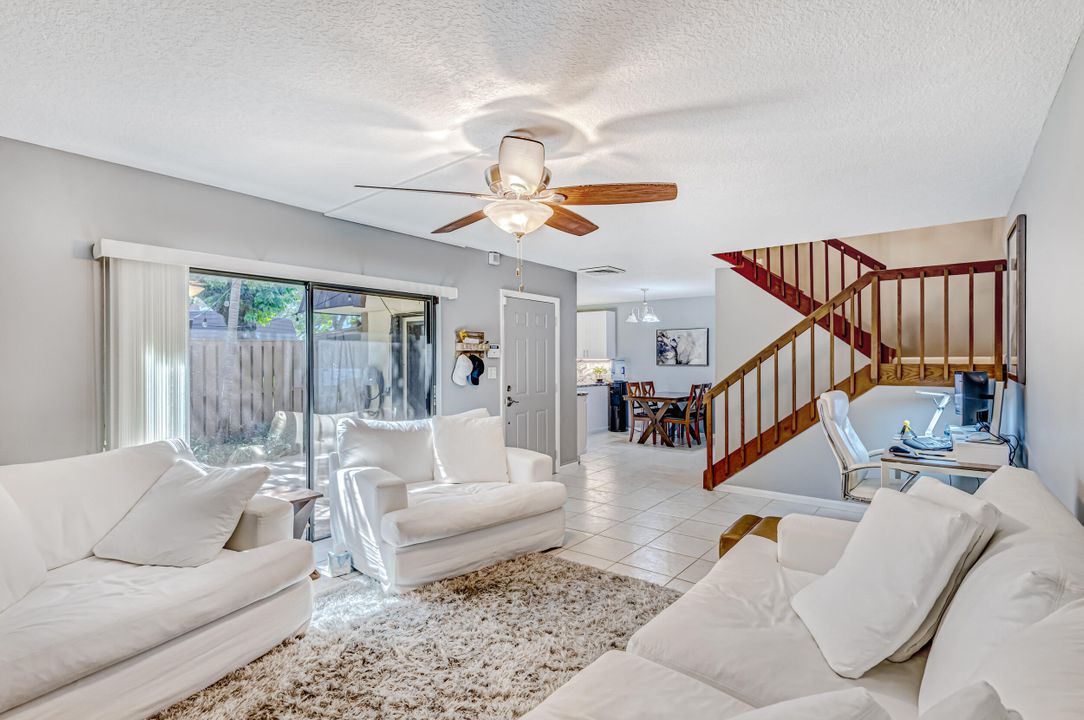 For Sale: $345,000 (2 beds, 2 baths, 1236 Square Feet)