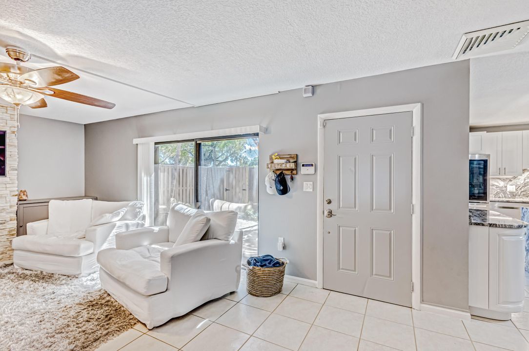 For Sale: $345,000 (2 beds, 2 baths, 1236 Square Feet)