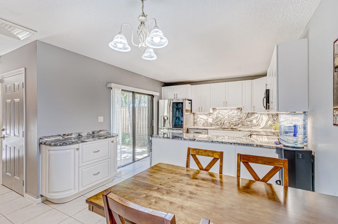 For Sale: $345,000 (2 beds, 2 baths, 1236 Square Feet)