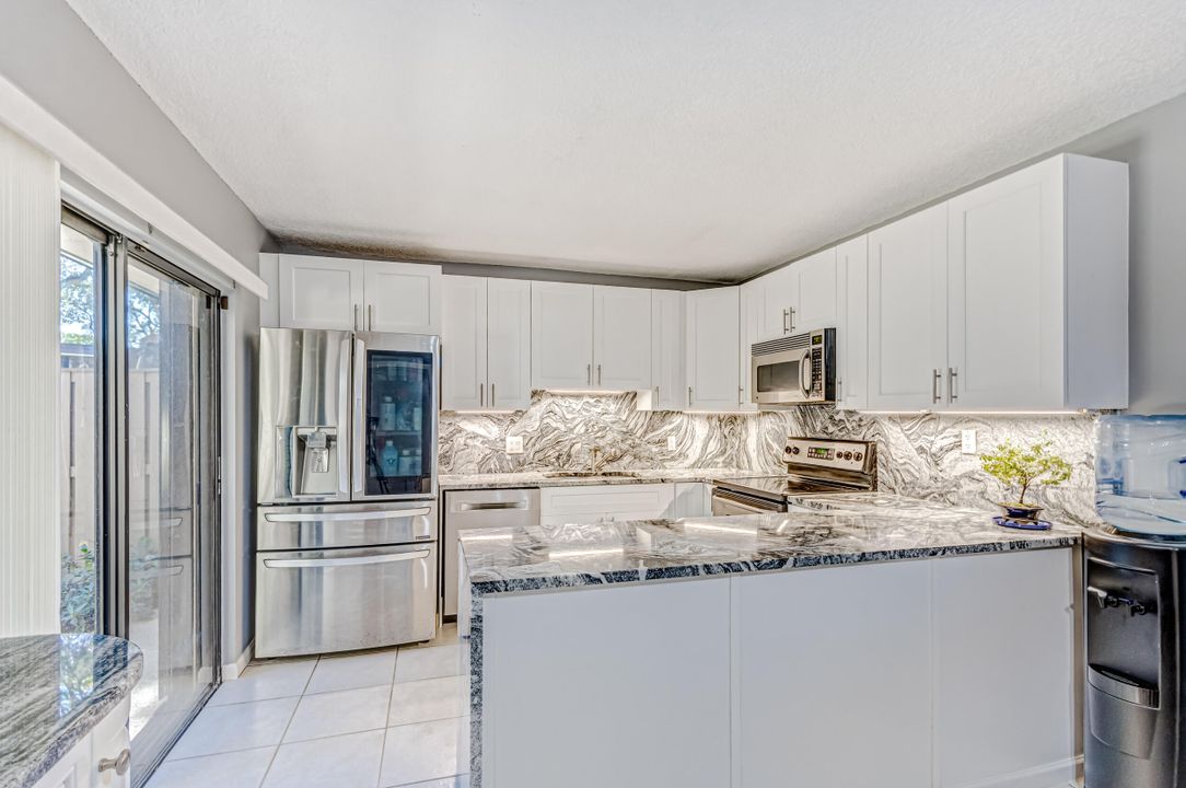 For Sale: $345,000 (2 beds, 2 baths, 1236 Square Feet)