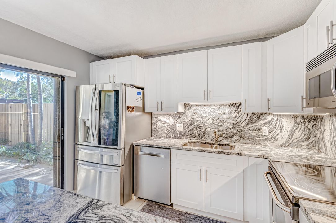 For Sale: $345,000 (2 beds, 2 baths, 1236 Square Feet)