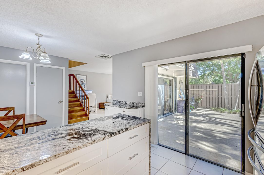 For Sale: $345,000 (2 beds, 2 baths, 1236 Square Feet)