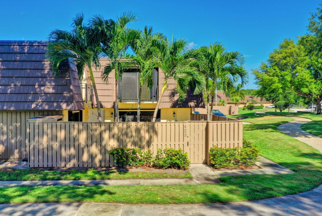 For Sale: $345,000 (2 beds, 2 baths, 1236 Square Feet)