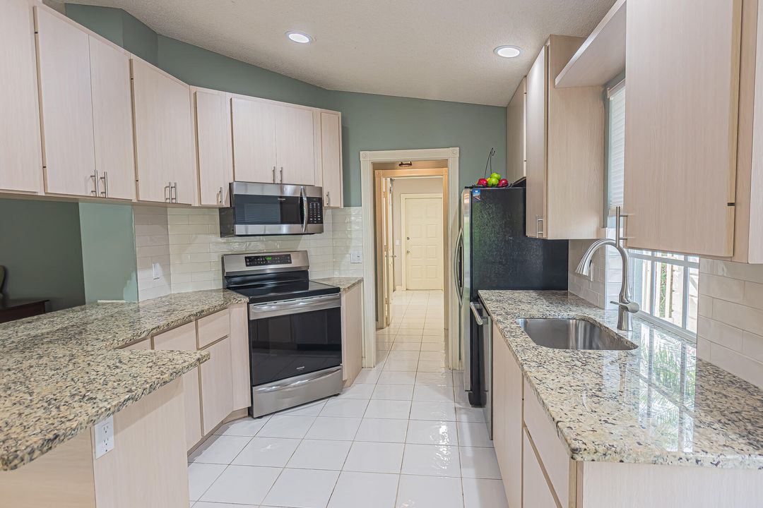 For Sale: $309,900 (2 beds, 2 baths, 1525 Square Feet)