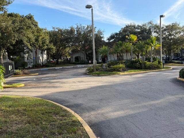 出租: $2,000 (2 贝兹, 2 浴室, 929 平方英尺)