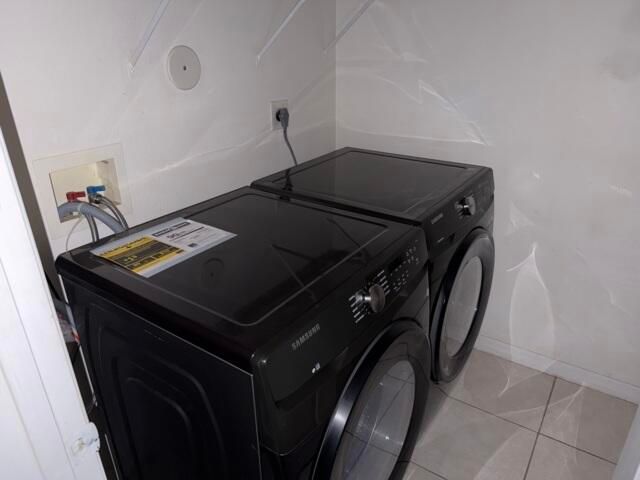 出租: $2,000 (2 贝兹, 2 浴室, 929 平方英尺)