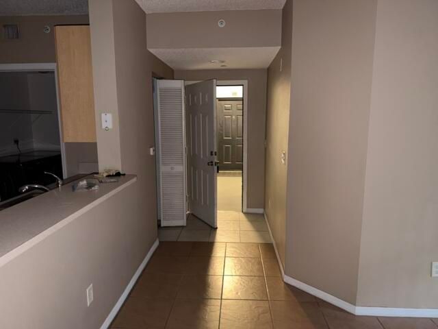 出租: $2,000 (2 贝兹, 2 浴室, 929 平方英尺)