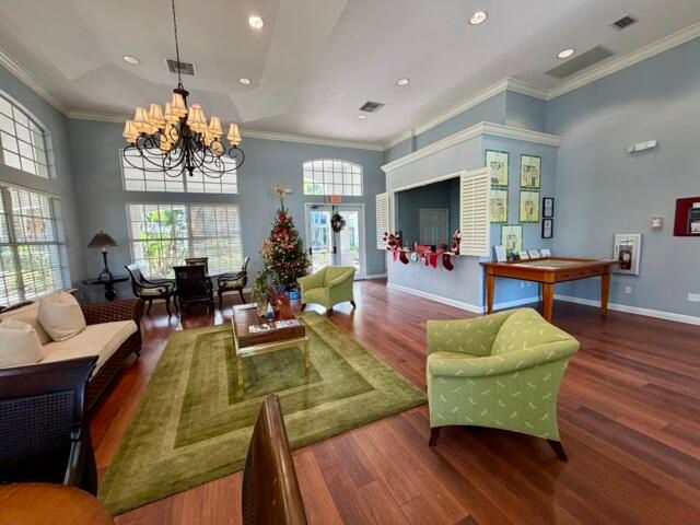 出租: $2,000 (2 贝兹, 2 浴室, 929 平方英尺)