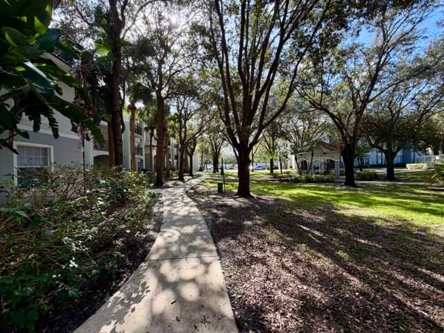 出租: $2,000 (2 贝兹, 2 浴室, 929 平方英尺)