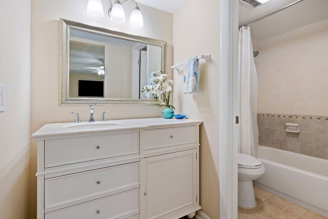 For Sale: $280,000 (1 beds, 1 baths, 1100 Square Feet)