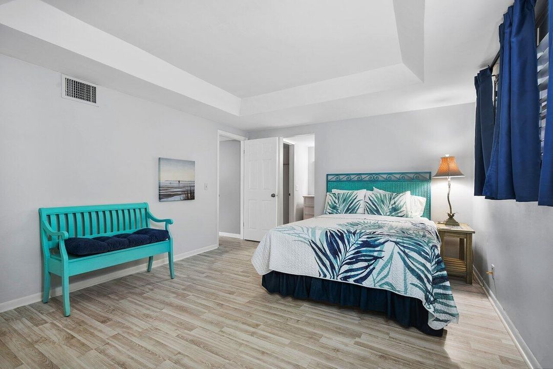 For Sale: $280,000 (1 beds, 1 baths, 1100 Square Feet)