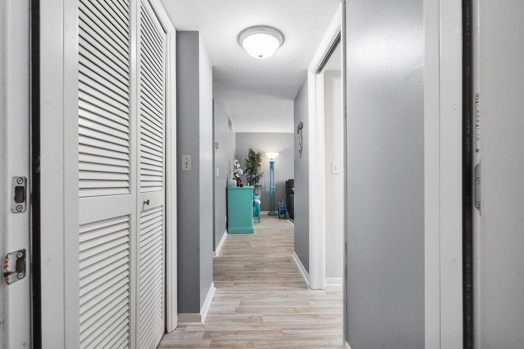 For Sale: $280,000 (1 beds, 1 baths, 1100 Square Feet)