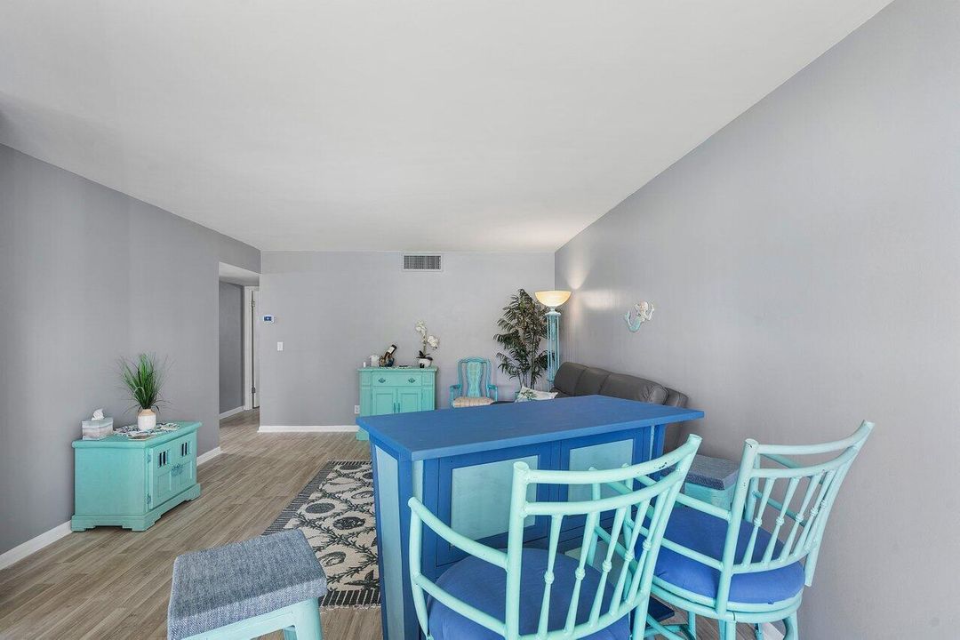 For Sale: $280,000 (1 beds, 1 baths, 1100 Square Feet)