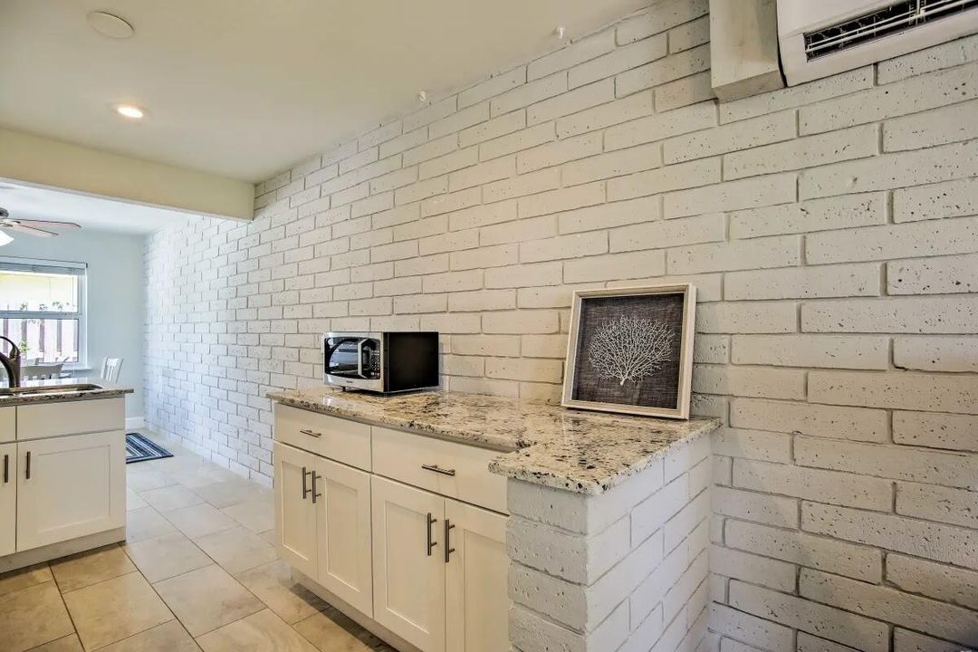 En Venta: $1,999,000 (4 camas, 2 baños, 1570 Pies cuadrados)