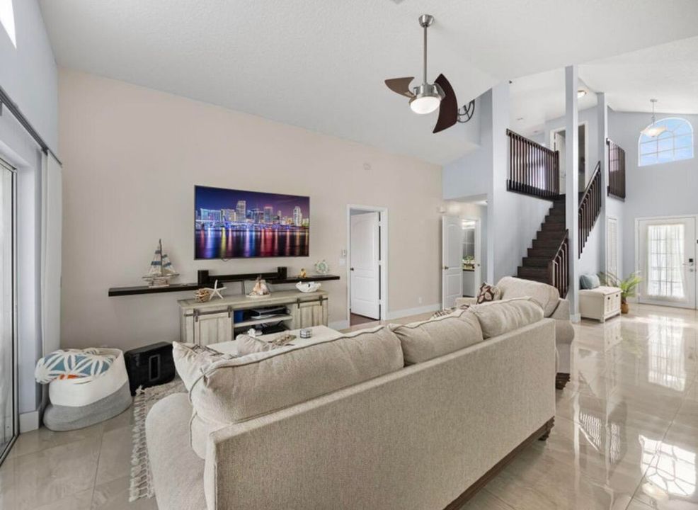 На продажу: $569,000 (3 спален, 2 ванн, 2160 Квадратных фут)