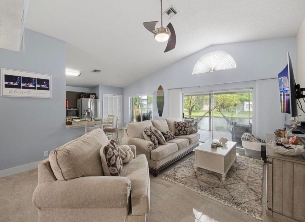 На продажу: $569,000 (3 спален, 2 ванн, 2160 Квадратных фут)