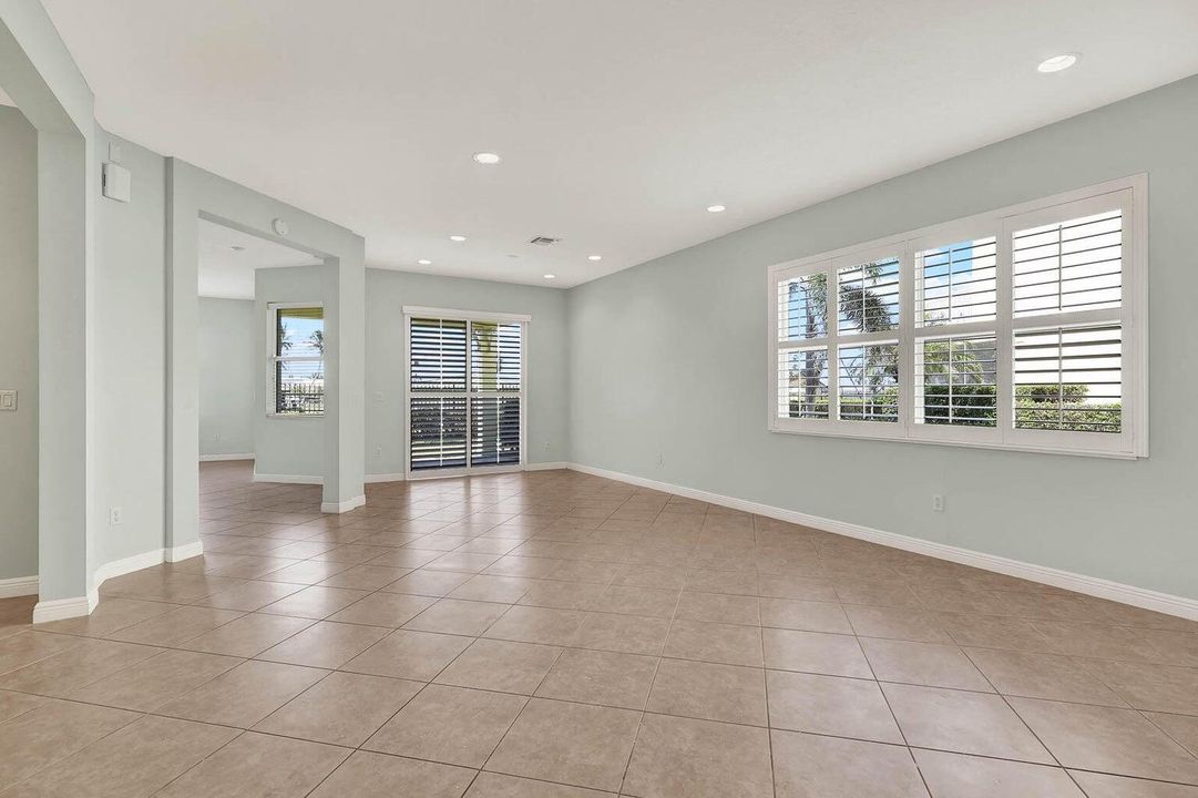 En Venta: $575,000 (2 camas, 2 baños, 2360 Pies cuadrados)