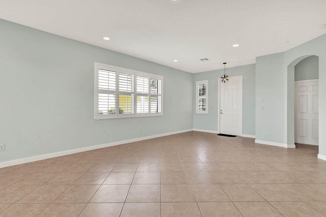 En Venta: $575,000 (2 camas, 2 baños, 2360 Pies cuadrados)