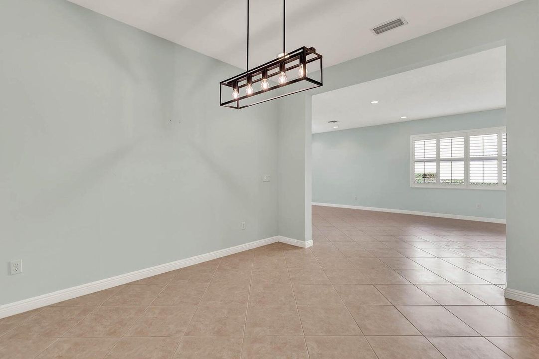 En Venta: $575,000 (2 camas, 2 baños, 2360 Pies cuadrados)