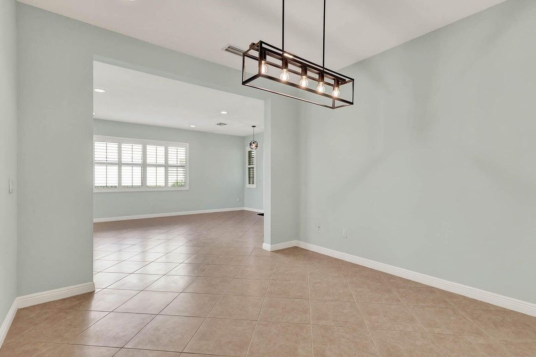 En Venta: $575,000 (2 camas, 2 baños, 2360 Pies cuadrados)