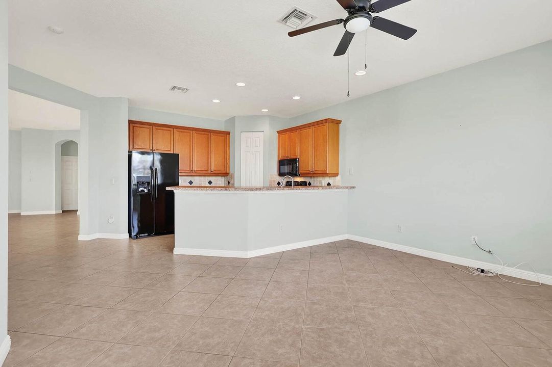 En Venta: $575,000 (2 camas, 2 baños, 2360 Pies cuadrados)