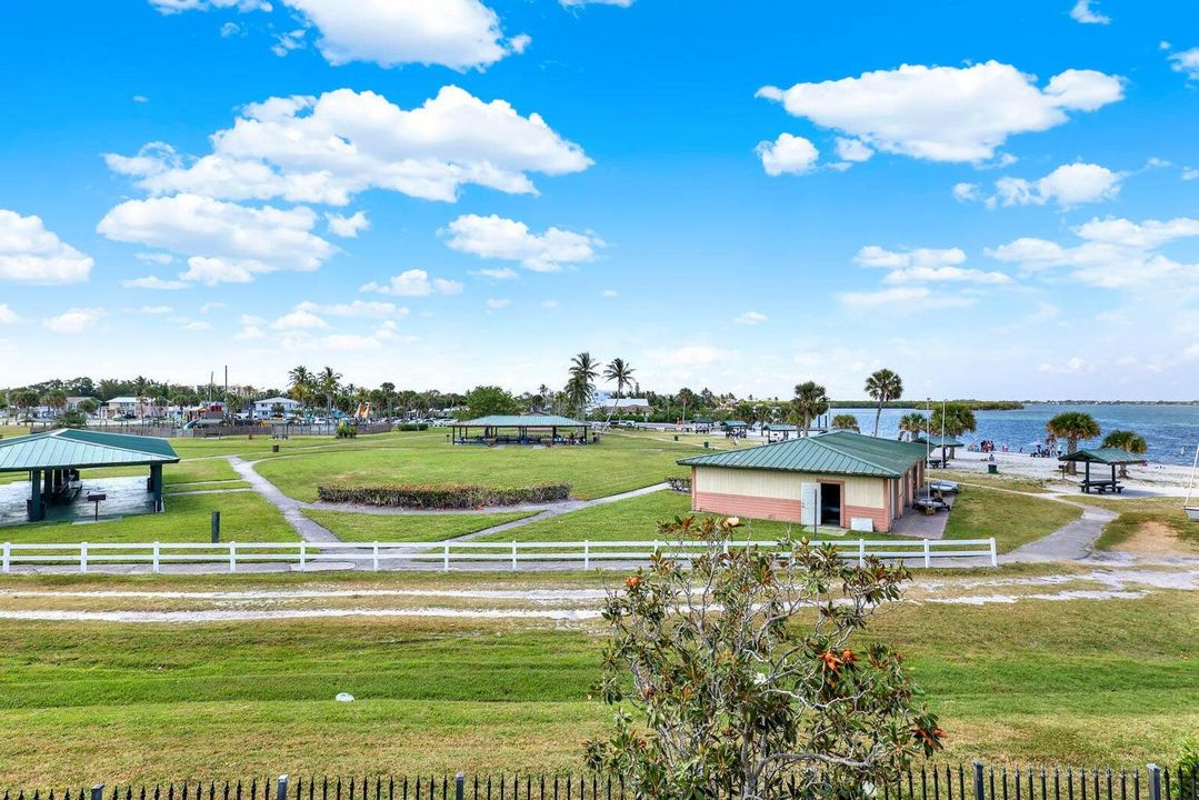 En Venta: $575,000 (2 camas, 2 baños, 2360 Pies cuadrados)