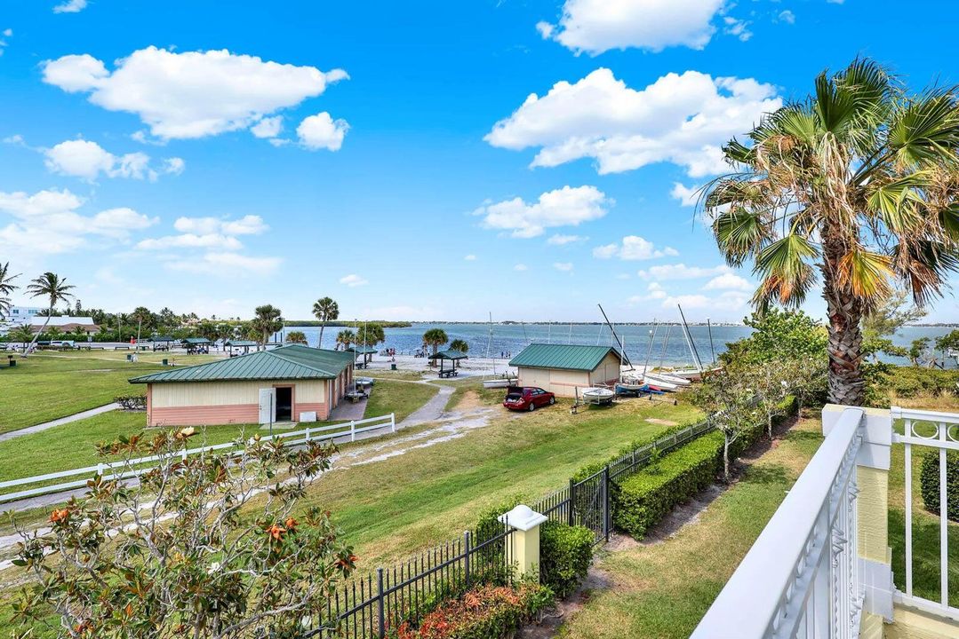 En Venta: $575,000 (2 camas, 2 baños, 2360 Pies cuadrados)