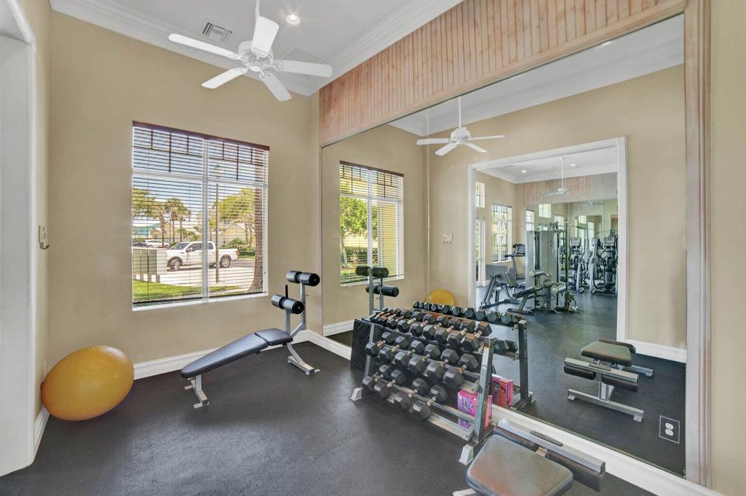 En Venta: $575,000 (2 camas, 2 baños, 2360 Pies cuadrados)