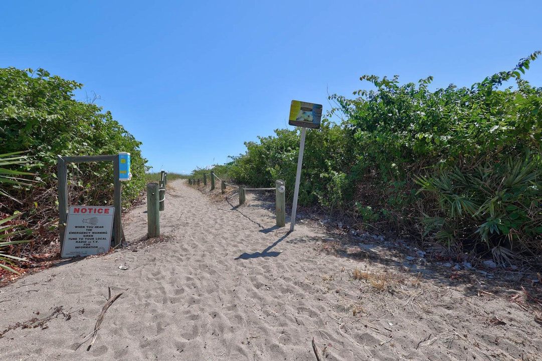 En Venta: $575,000 (2 camas, 2 baños, 2360 Pies cuadrados)