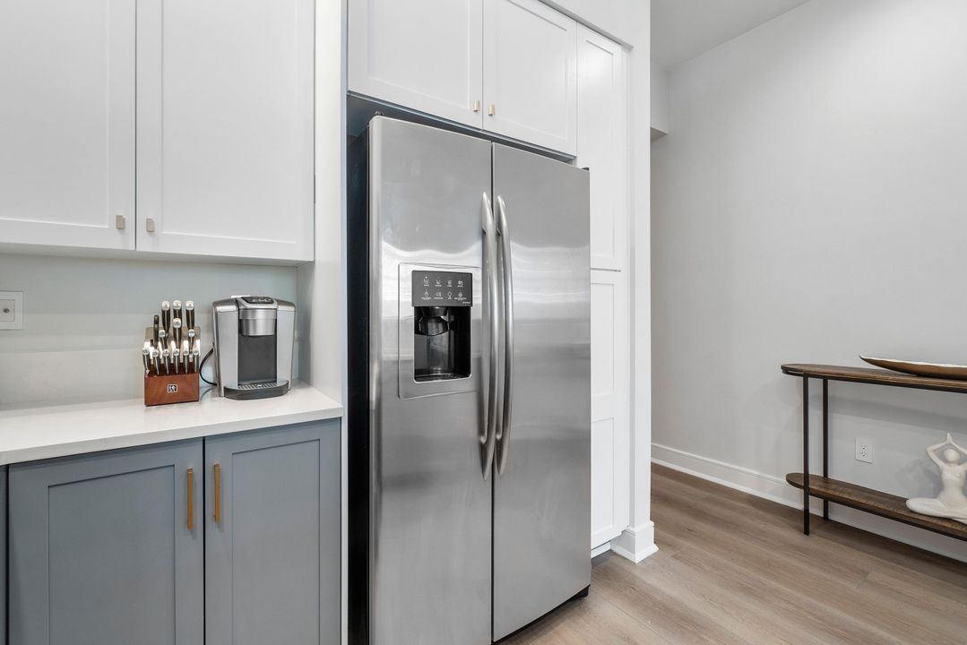 待售: $599,000 (1 贝兹, 1 浴室, 1096 平方英尺)