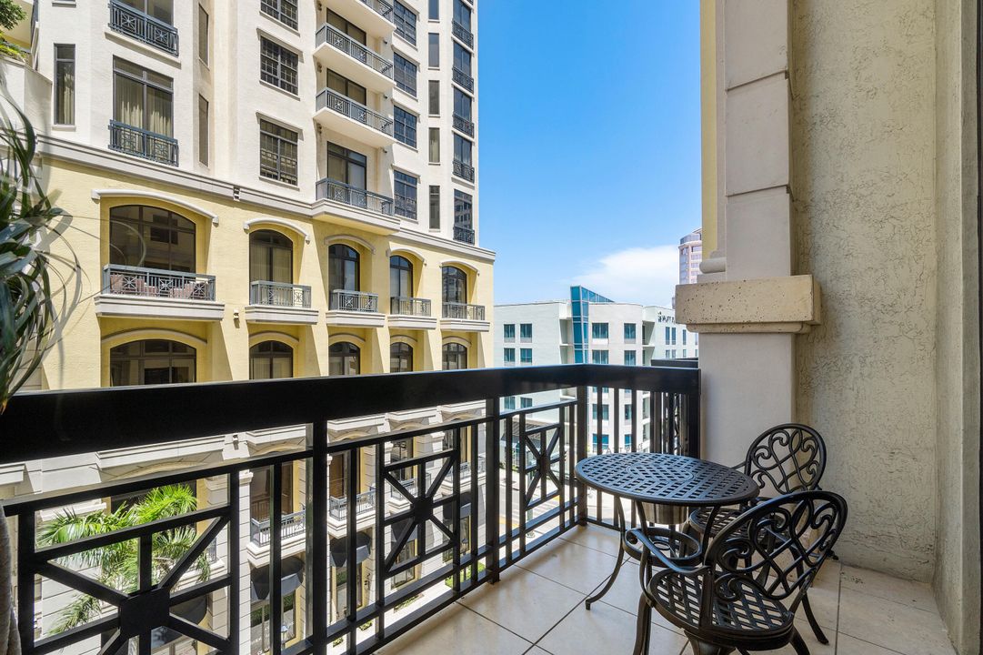 待售: $599,000 (1 贝兹, 1 浴室, 1096 平方英尺)