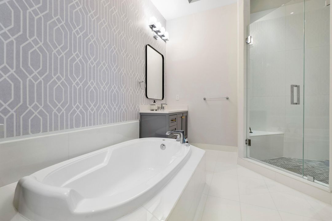 待售: $599,000 (1 贝兹, 1 浴室, 1096 平方英尺)