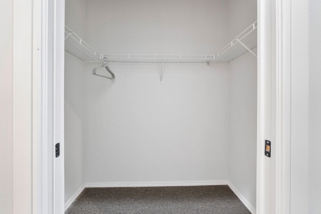 待售: $599,000 (1 贝兹, 1 浴室, 1096 平方英尺)