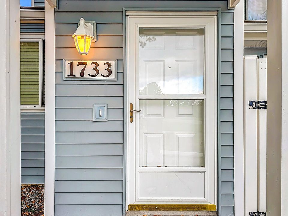 For Sale: $350,000 (3 beds, 2 baths, 1548 Square Feet)