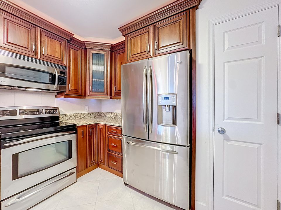 For Sale: $350,000 (3 beds, 2 baths, 1548 Square Feet)