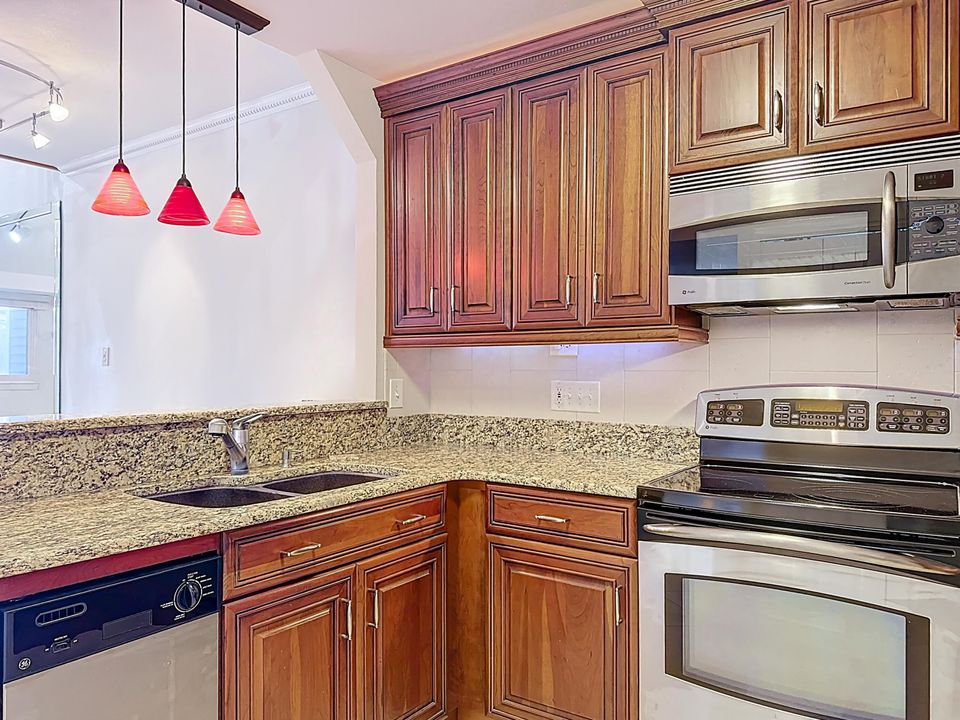 For Sale: $350,000 (3 beds, 2 baths, 1548 Square Feet)