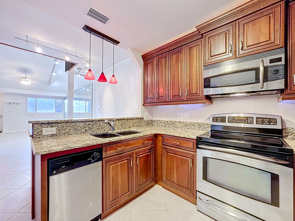 For Sale: $350,000 (3 beds, 2 baths, 1548 Square Feet)