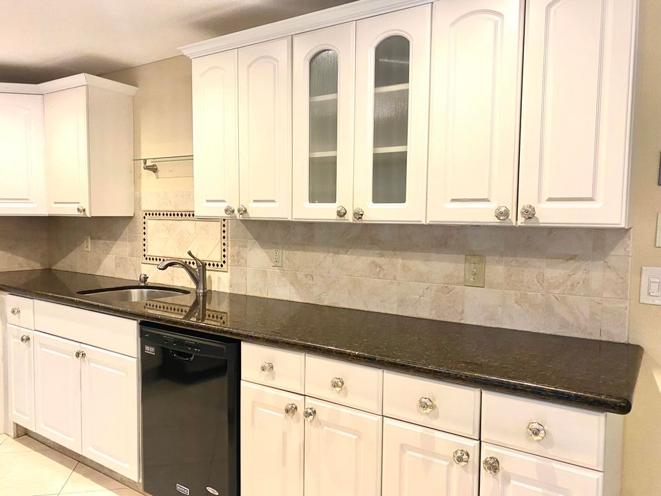 На продажу: $89,000 (1 спален, 1 ванн, 720 Квадратных фут)