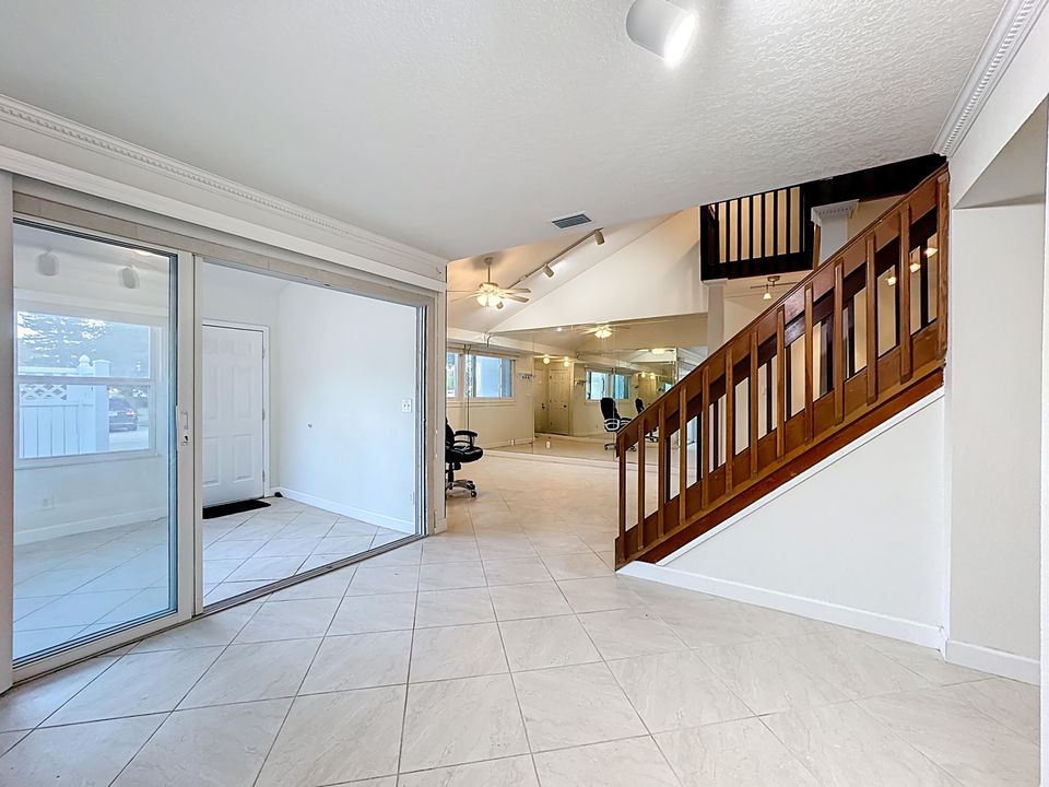 For Sale: $350,000 (3 beds, 2 baths, 1548 Square Feet)