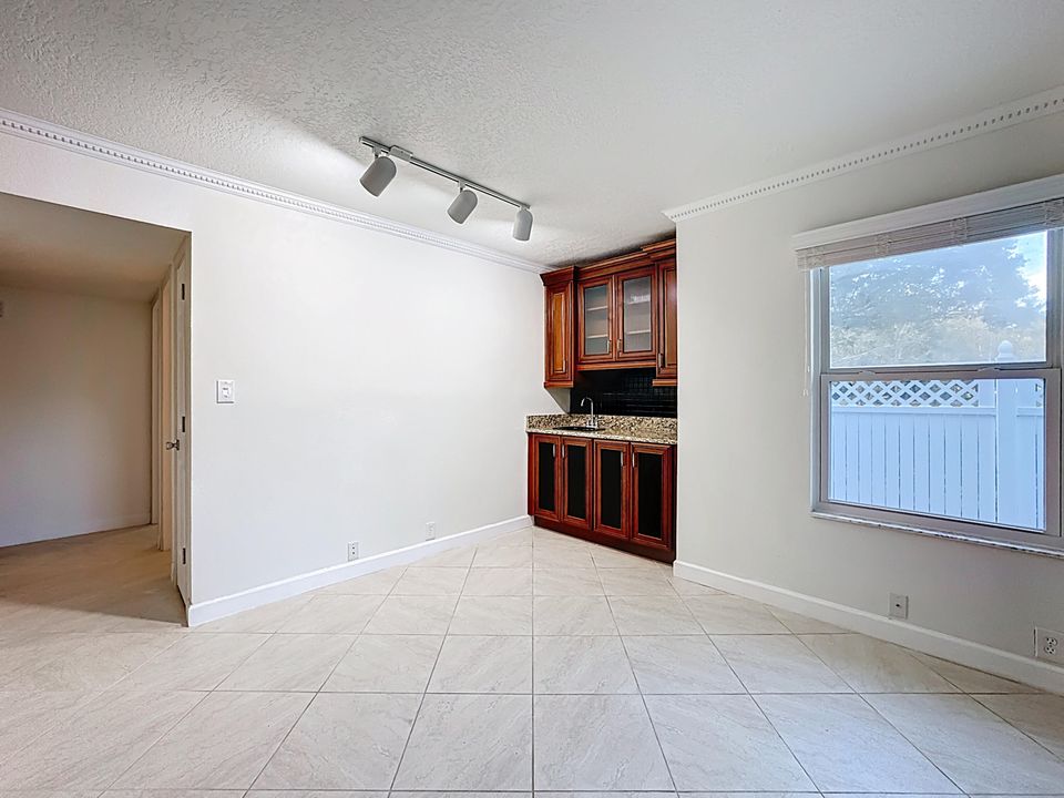 For Sale: $350,000 (3 beds, 2 baths, 1548 Square Feet)