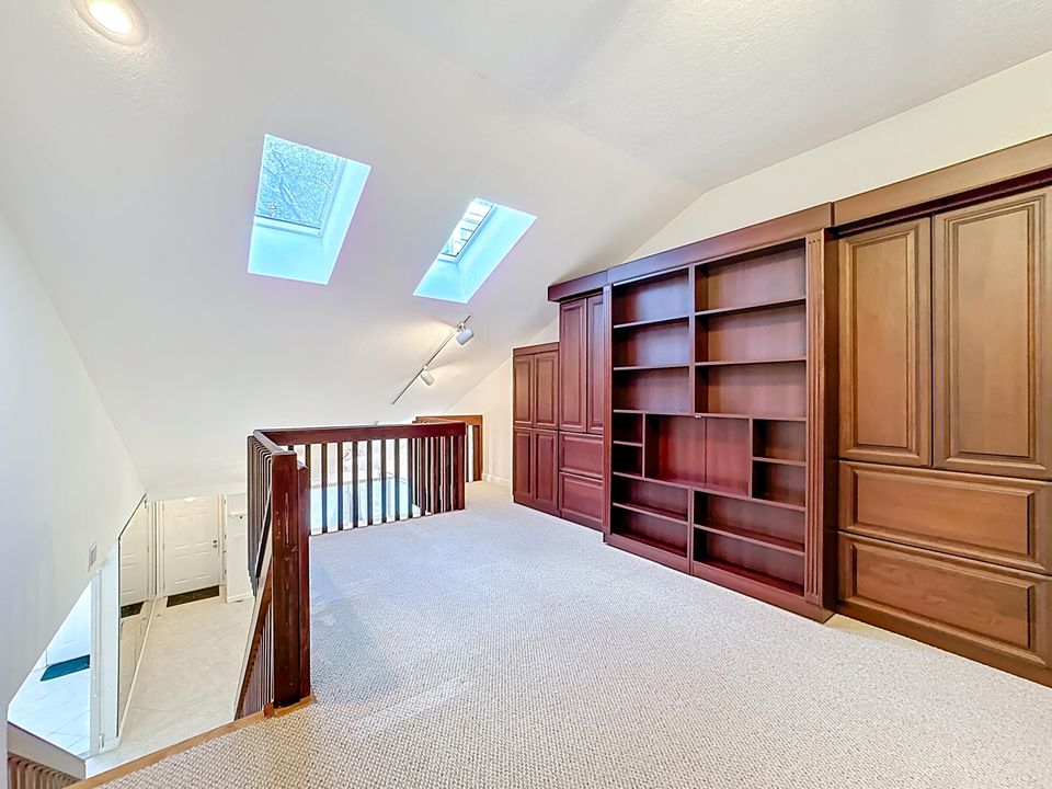 For Sale: $350,000 (3 beds, 2 baths, 1548 Square Feet)