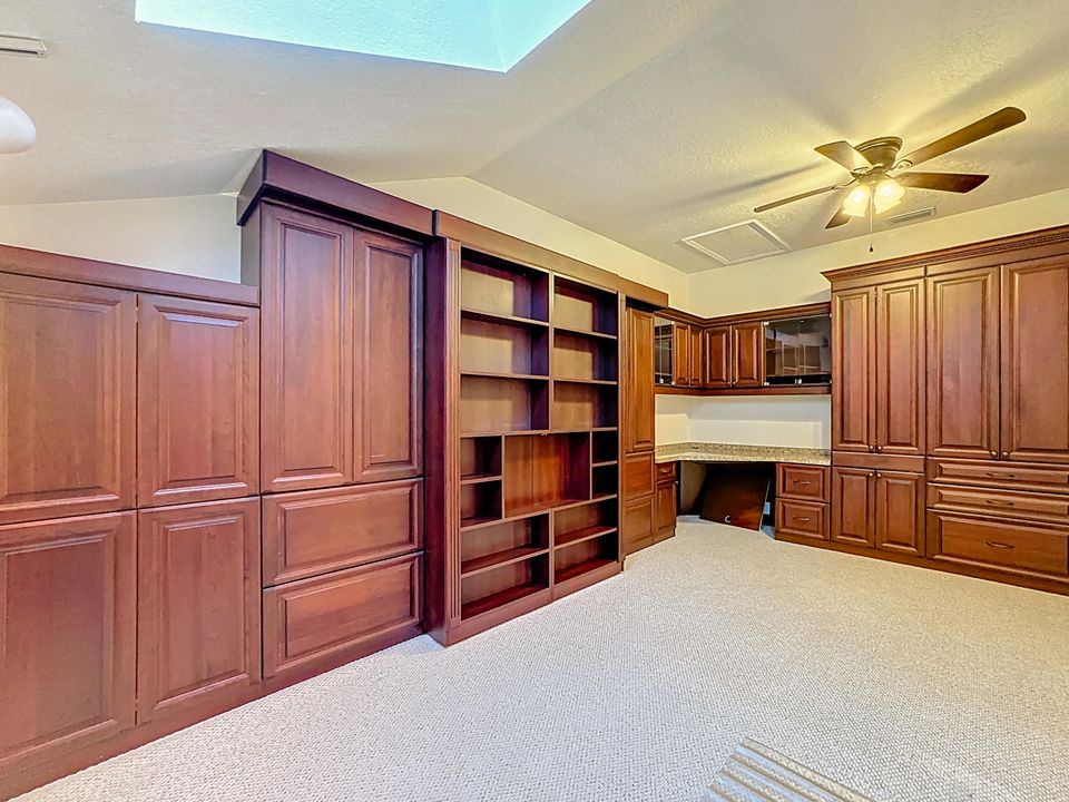 For Sale: $350,000 (3 beds, 2 baths, 1548 Square Feet)