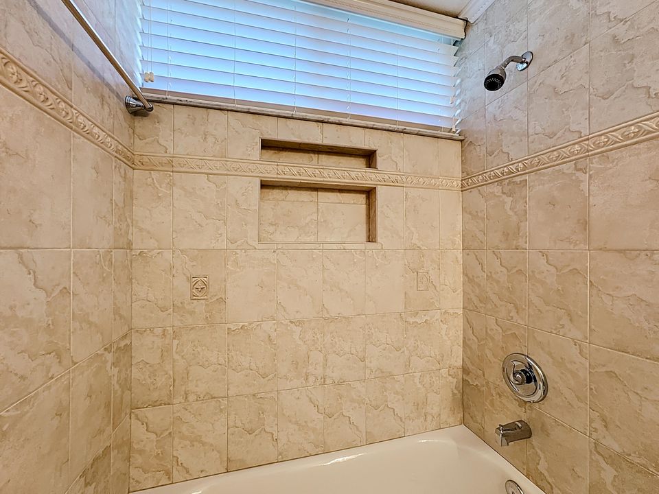 For Sale: $350,000 (3 beds, 2 baths, 1548 Square Feet)