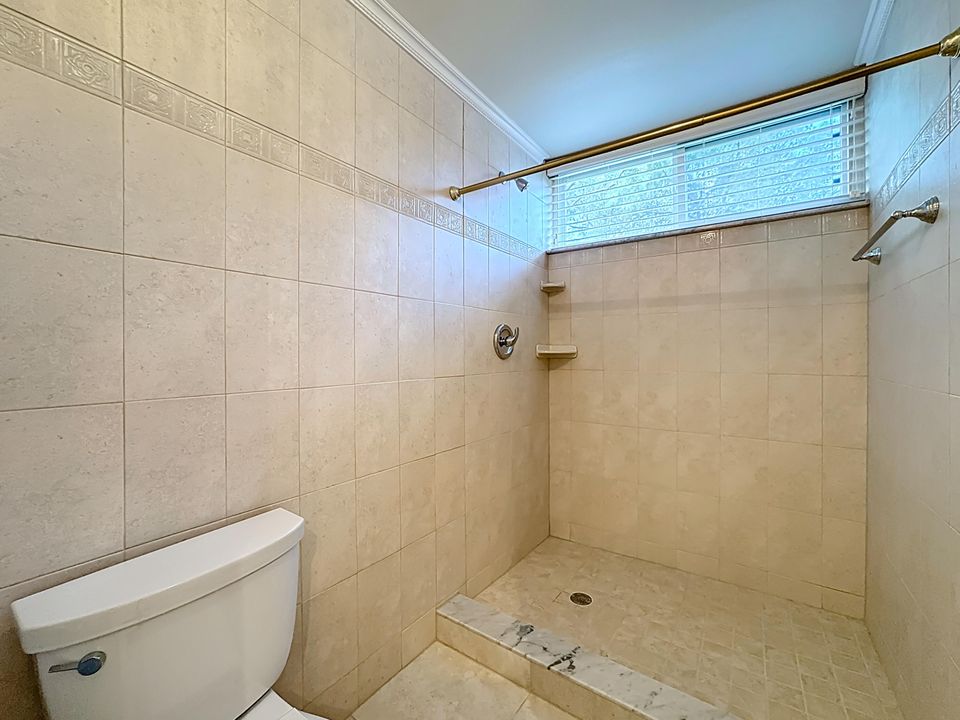 For Sale: $350,000 (3 beds, 2 baths, 1548 Square Feet)