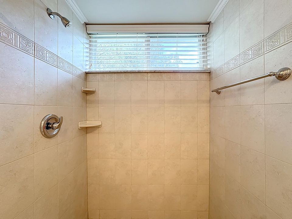 For Sale: $350,000 (3 beds, 2 baths, 1548 Square Feet)