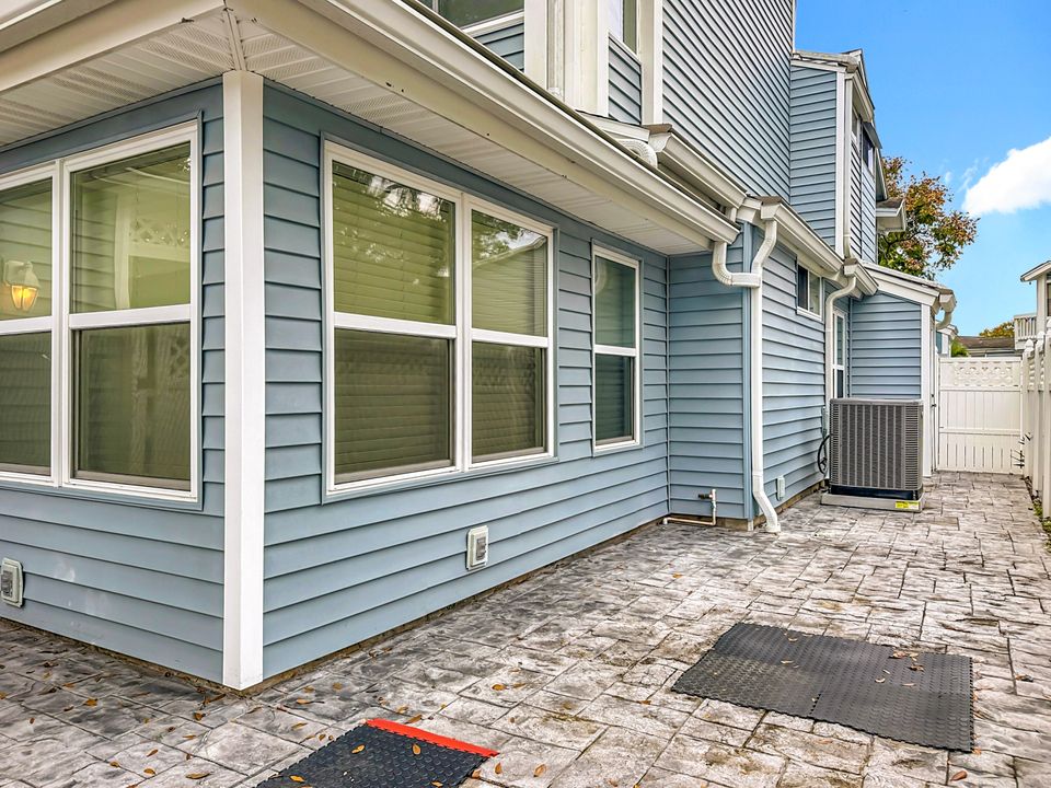 For Sale: $350,000 (3 beds, 2 baths, 1548 Square Feet)