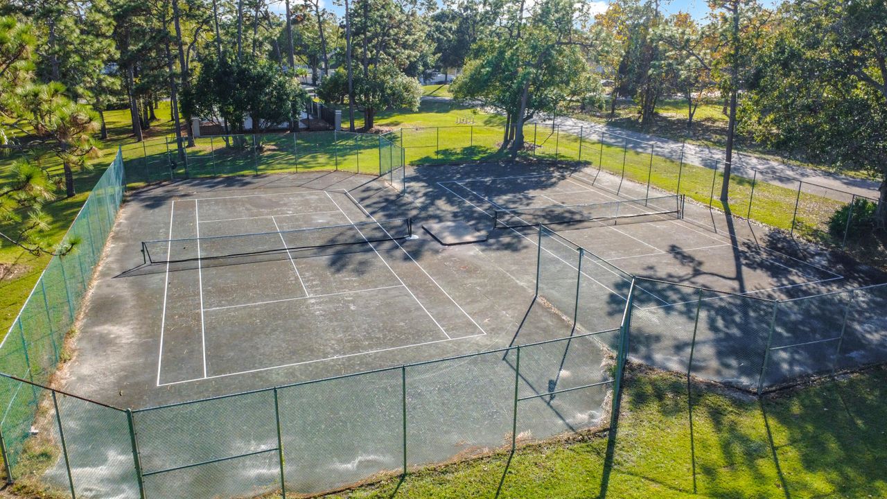 For Sale: $350,000 (3 beds, 2 baths, 1548 Square Feet)