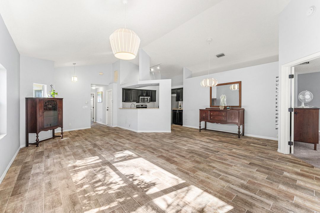 En Venta: $410,000 (2 camas, 2 baños, 1213 Pies cuadrados)