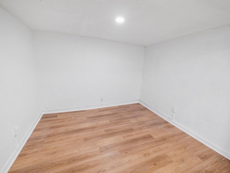 For Sale: $395,000 (3 beds, 1 baths, 1324 Square Feet)