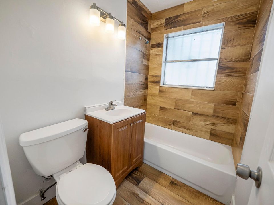 For Sale: $395,000 (3 beds, 1 baths, 1324 Square Feet)